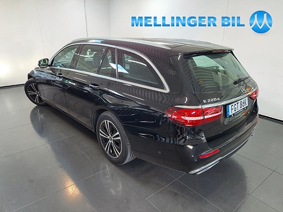 Mercedes-Benz E220 4 of 5