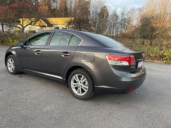 Toyota Avensis 5 of 5