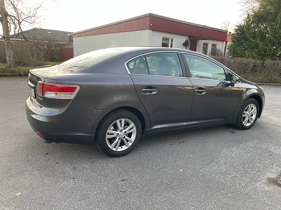 Toyota Avensis 4 of 5