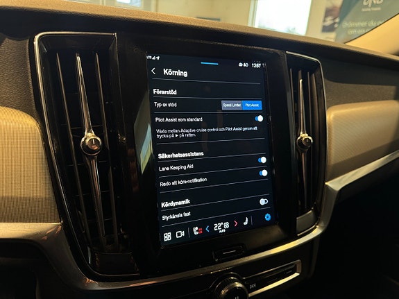 Volvo V90 13 of 26