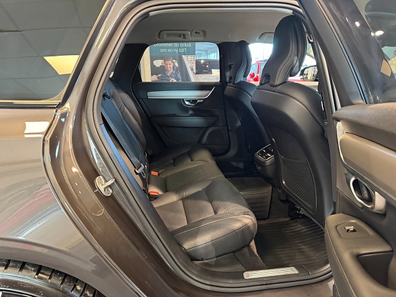 Volvo V90 21 of 26