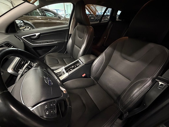 Volvo V60 11 of 26