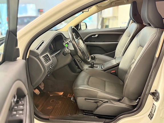 Volvo V70 14 of 29