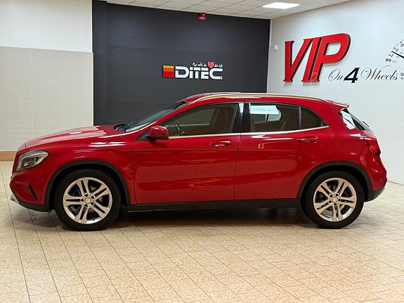 Mercedes-Benz GLA200 3 of 26