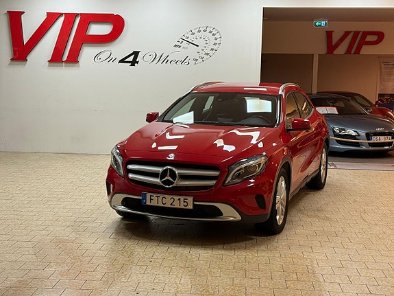 Mercedes-Benz GLA200 2 of 26