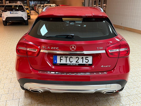 Mercedes-Benz GLA200 5 of 26