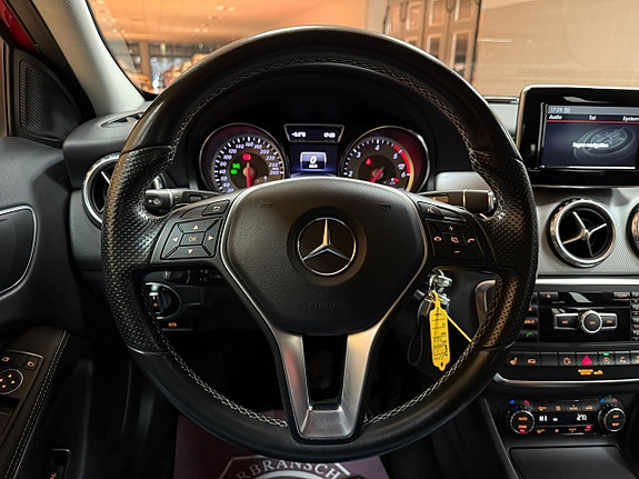 Mercedes-Benz GLA200 20 of 26