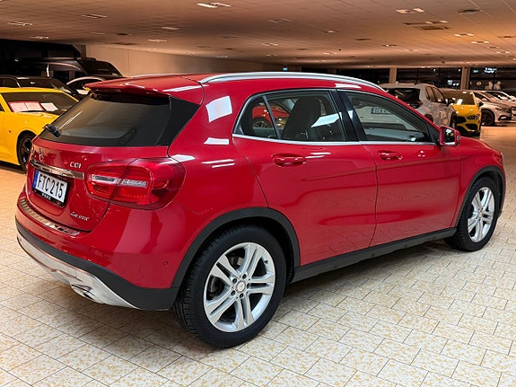 Mercedes-Benz GLA200 6 of 26
