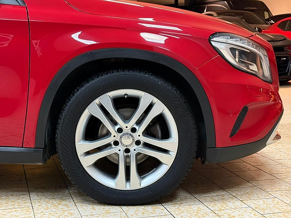 Mercedes-Benz GLA200 12 of 26