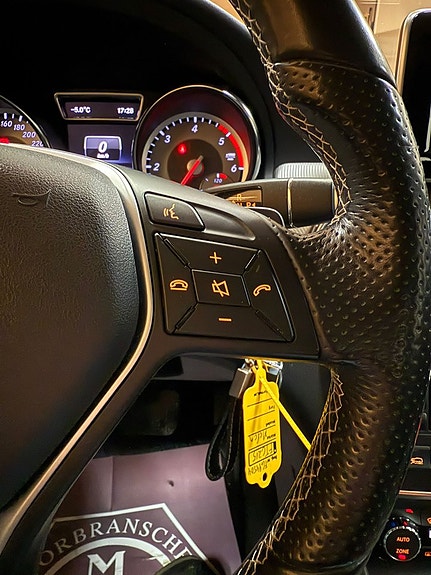 Mercedes-Benz GLA200 21 of 26