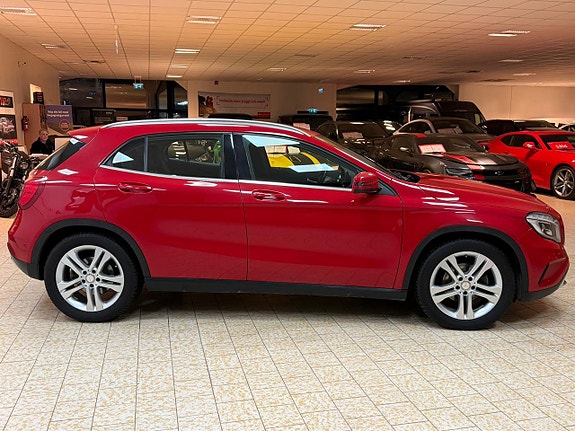 Mercedes-Benz GLA200 7 of 26