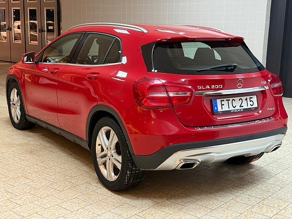 Mercedes-Benz GLA200 4 of 26