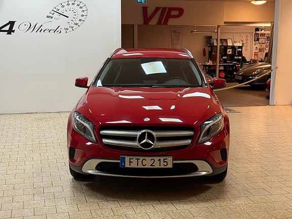 Mercedes-Benz GLA200 9 of 26