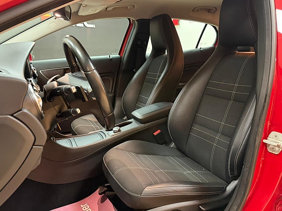 Mercedes-Benz GLA200 14 of 26
