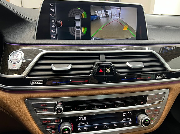 BMW 750i 15 of 27