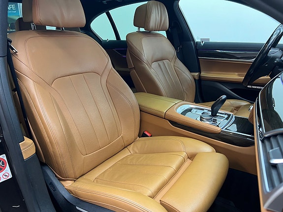 BMW 750i 23 of 27