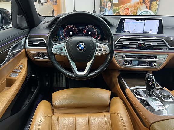 BMW 750i 12 of 27
