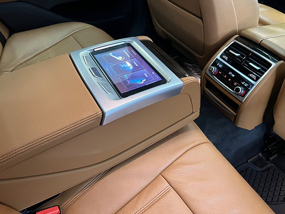 BMW 750i 26 of 27