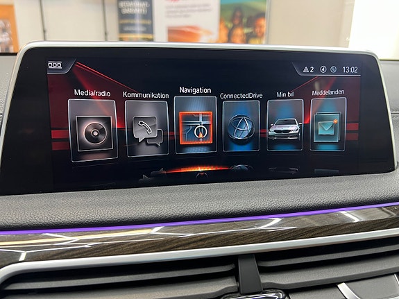 BMW 750i 16 of 27