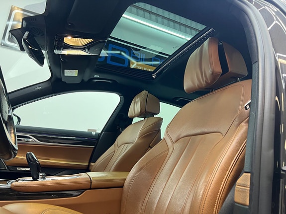 BMW 750i 22 of 27