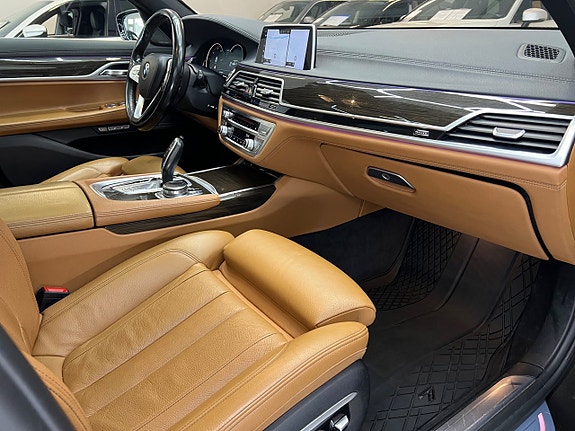 BMW 750i 24 of 27