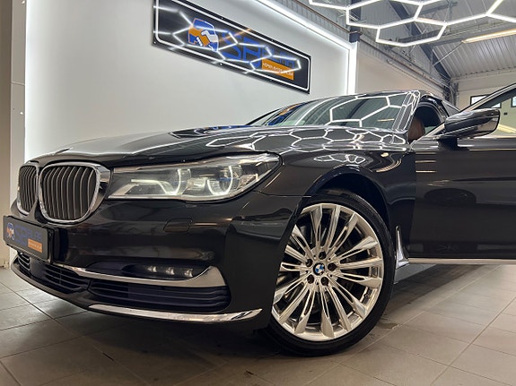 BMW 750i 9 of 27