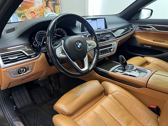 BMW 750i 13 of 27