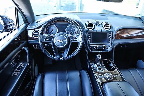 Bentley Bentayga 17 of 30