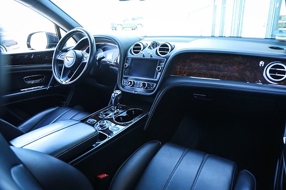 Bentley Bentayga 20 of 30