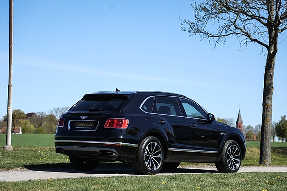 Bentley Bentayga 10 of 30