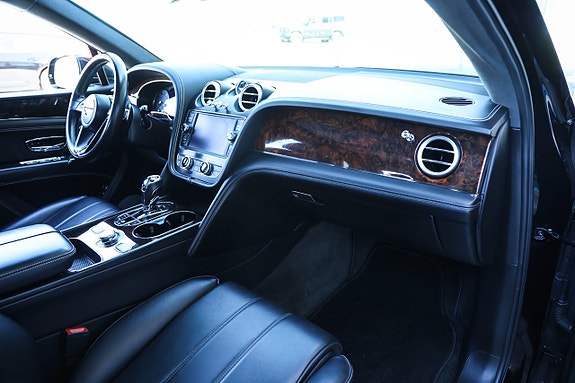 Bentley Bentayga 22 of 30