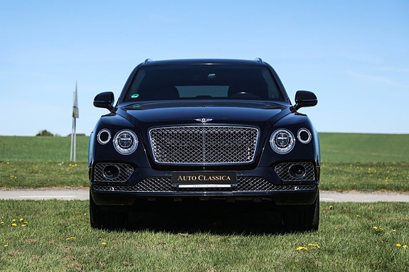 Bentley Bentayga 3 of 5