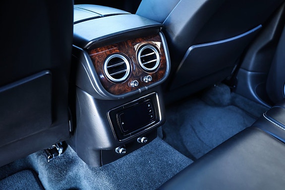 Bentley Bentayga 27 of 30