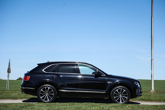 Bentley Bentayga 12 of 30