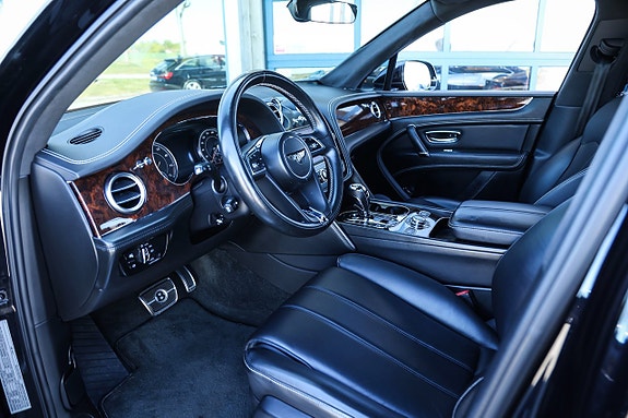 Bentley Bentayga 16 of 30