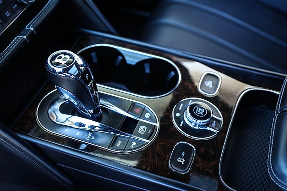 Bentley Bentayga 26 of 30