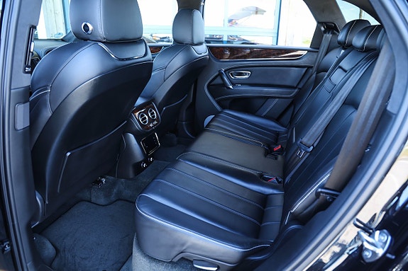 Bentley Bentayga 18 of 30