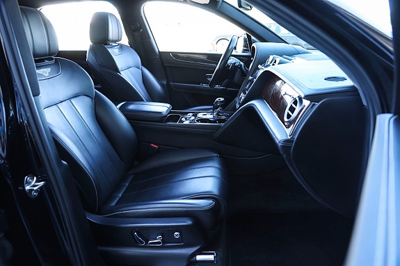 Bentley Bentayga 21 of 30