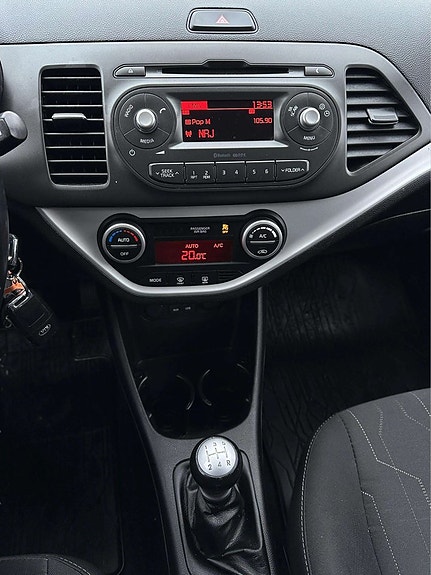 Kia Picanto 15 of 23