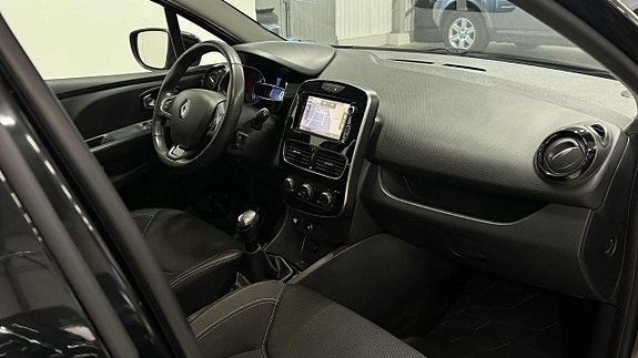 Renault Clio 16 of 19