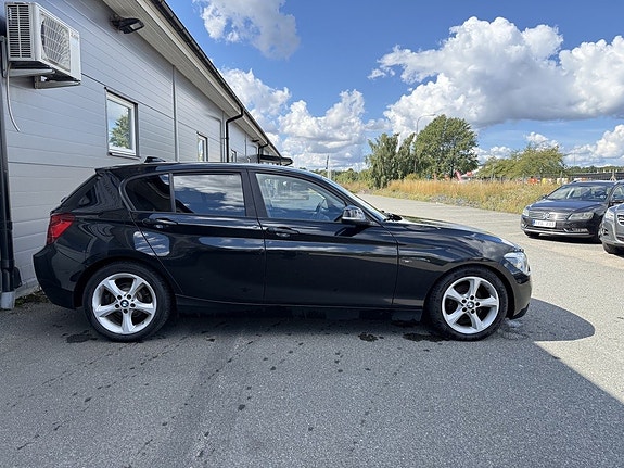 BMW 116d 3 of 15