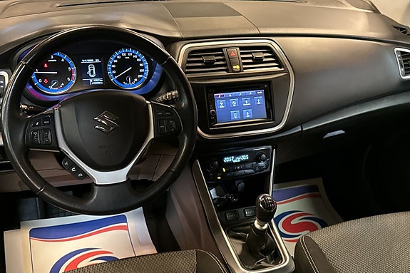 Suzuki S-Cross 7 of 13