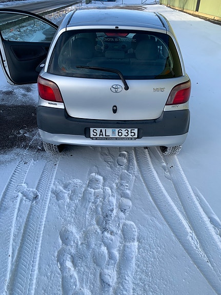 Toyota Yaris 5 of 10