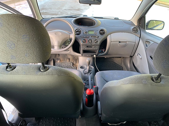 Toyota Yaris 10 of 10
