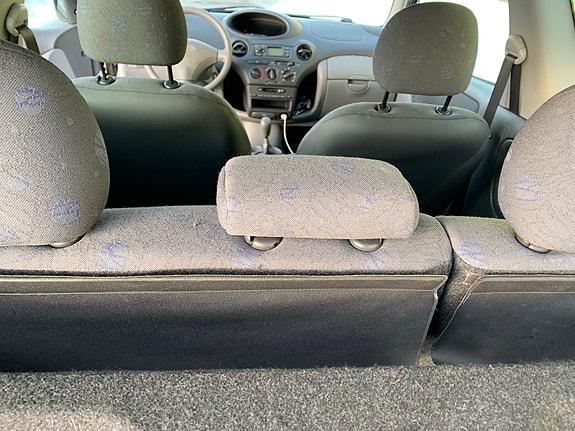 Toyota Yaris 4 of 10