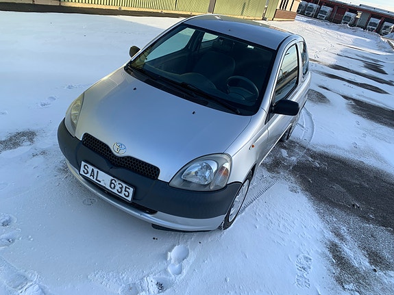 Toyota Yaris 2 of 10