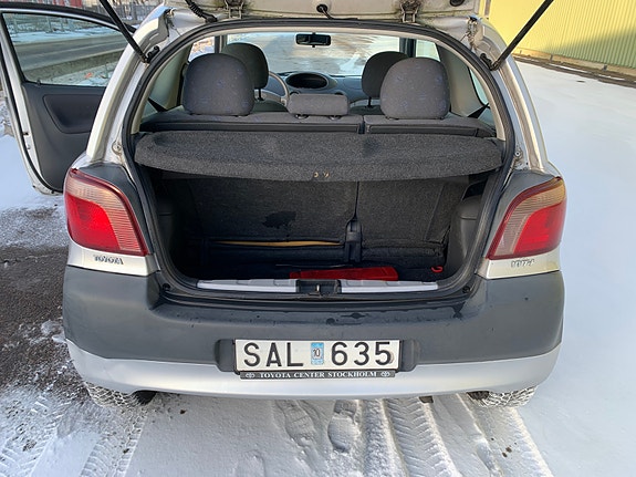 Toyota Yaris 6 of 10