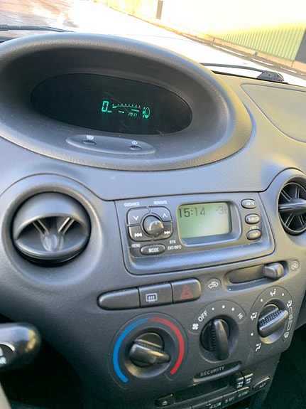 Toyota Yaris 3 of 10
