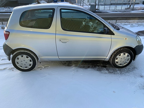 Toyota Yaris 8 of 10