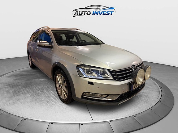 Volkswagen Passat Alltrack 2 of 5